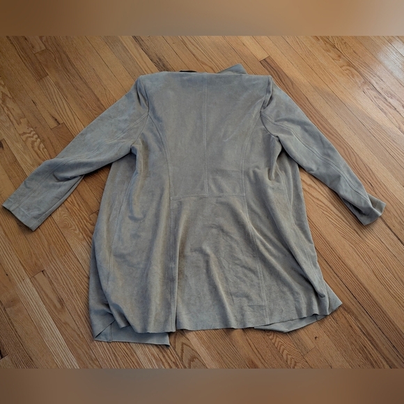 Chic Women's Gray Trench Coat - Picture 5 of 5